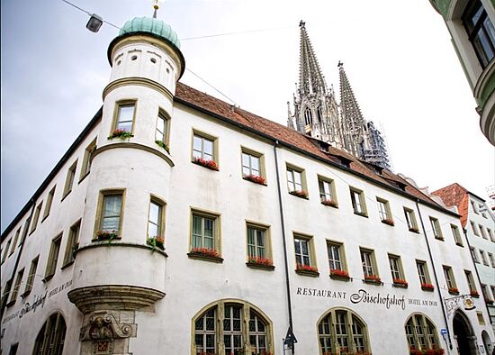 Vom Römerlager zum Biergarten:
Der Bischofshof im Wandel der Zeit