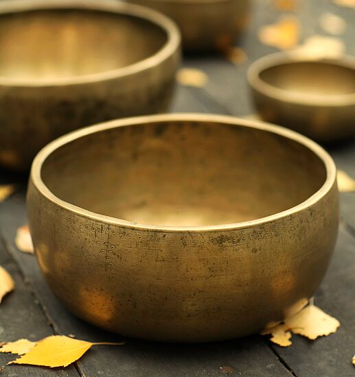 Klänge zeigen Wirkung - Klangschalenmeditation. Geführte Tour zur Wiesenkirche St. Nikolaus Steinkirchen